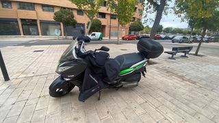 Moto Scooter Kawasaki J300 Negra y Verde