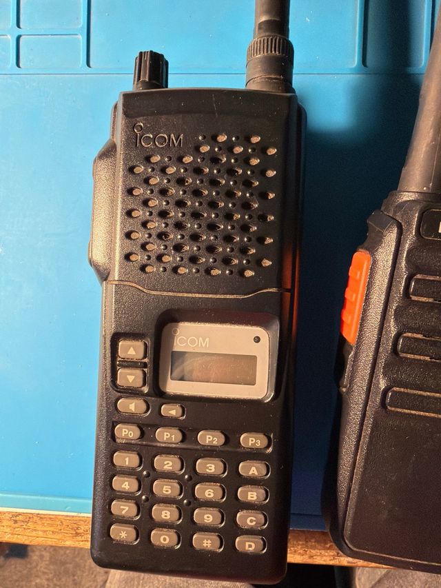 Passarelas Icom e Retevis para reparação