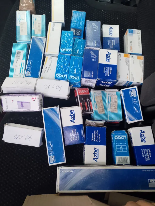 Cilindros de seguridad Azbe y TESA