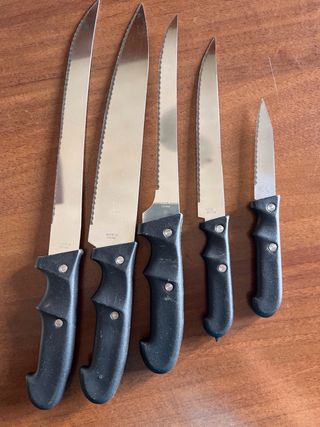 Set 5 Coltelli Seghettati