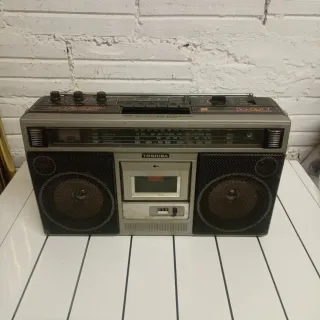 TOSHIBA BOMBEAT 7 Radio Cassette Boombox