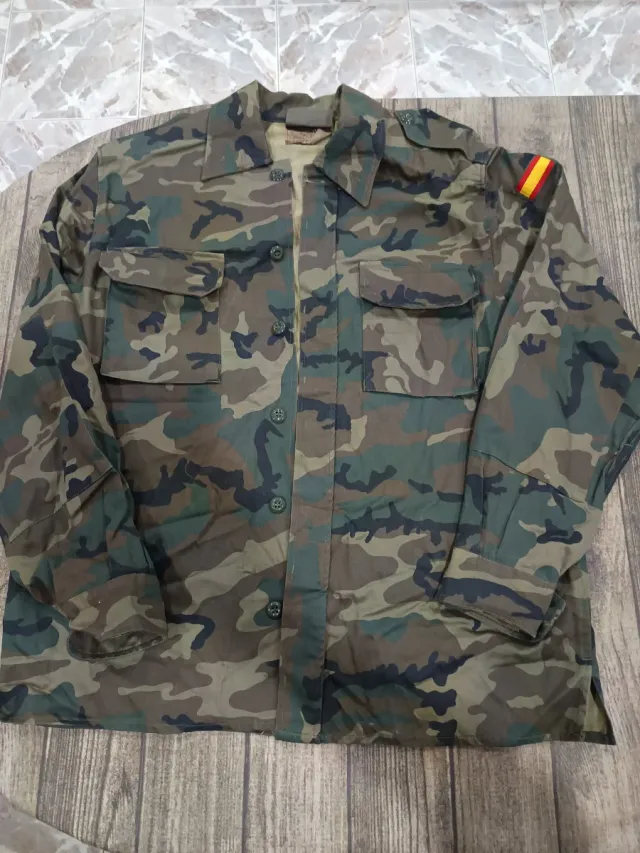 Traje militar camuflaje hombre