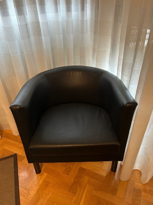 Sillón de piel negro