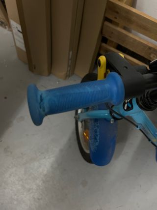 Bici infantil Btwin azul y amarilla