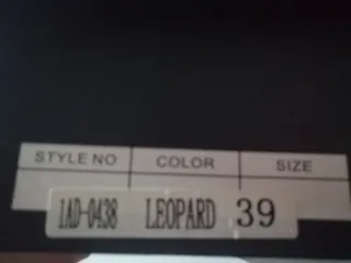 Zapatillas leopardo beige, negro y rojo