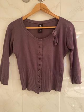 Suéter Zara Morado Talla M,pero es mas una talla S