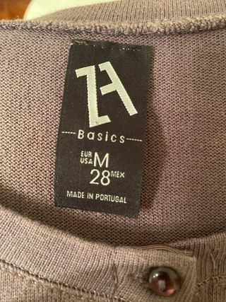 Suéter Zara Morado Talla M,pero es mas una talla S