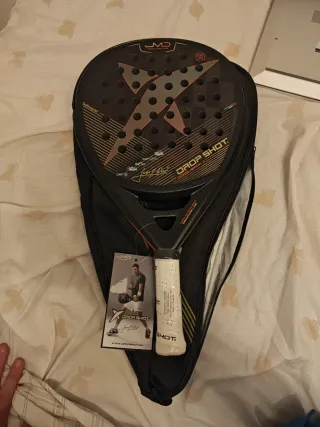 Pala de pádel Drop Shot con funda