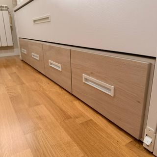 Cama nido blanca y beige con cajones