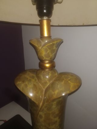 Lámpara de mesa vintage dorada