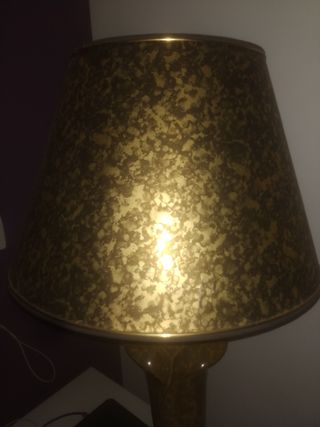 Lámpara de mesa vintage dorada