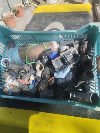 Lote de accesorios y tubos de fontanería