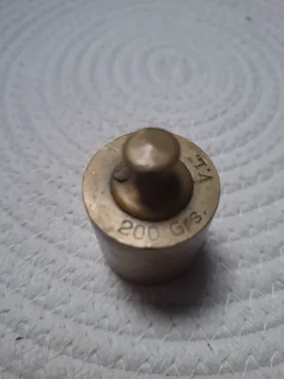 Balanza antigua con pesas