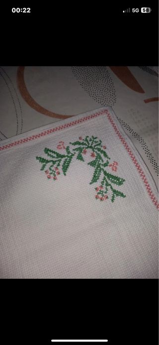 3 centrini ricamati punto croce