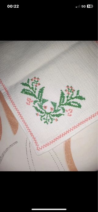 3 centrini ricamati punto croce