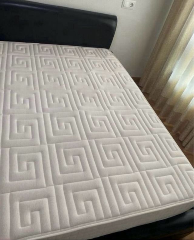 Estructura Cama Piel Negra + Colchón