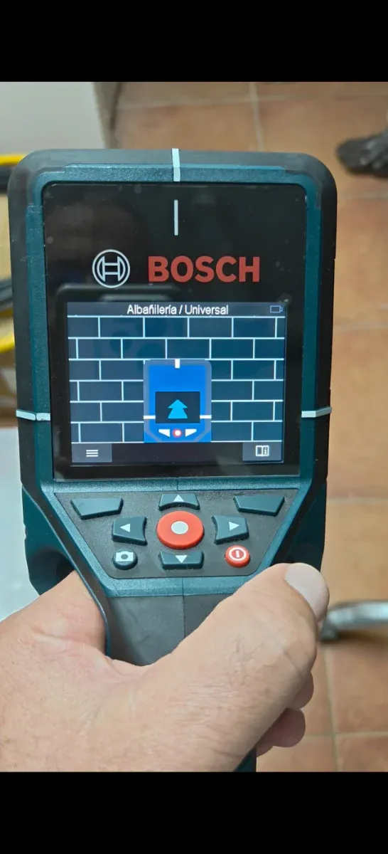 Detector Bosch D-tect 200 C Profesional