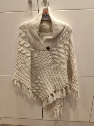 Poncho de lana para niña