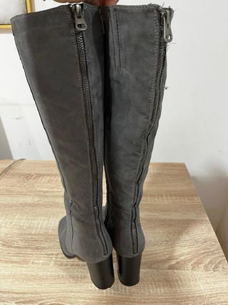 Botas hasta la rodilla grises de piel talla 37