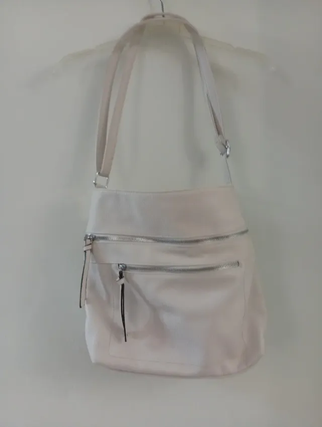 Bolso de mujer beige con cremalleras