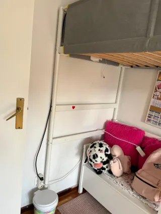 Litera IKEA con escalera