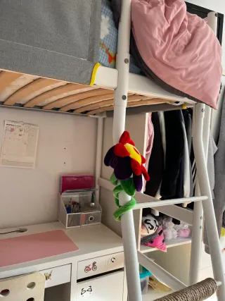 Litera IKEA con escalera