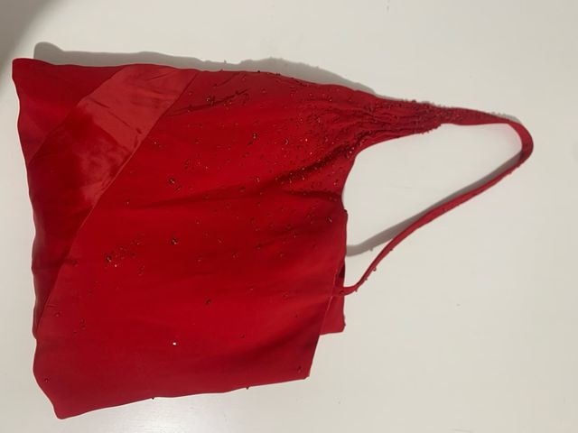 Vestido largo rojo pedrería con cola