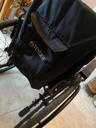 Silla de ruedas de aluminio.