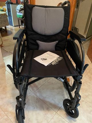 Silla de ruedas de aluminio.