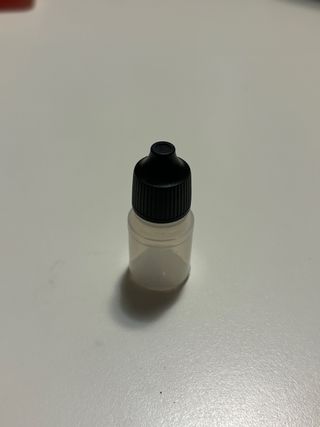 Boccettino in plastica con tappo