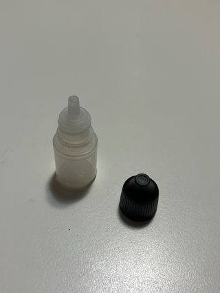 Boccettino in plastica con tappo