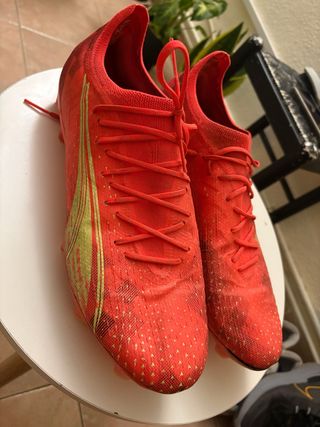botas  de fútbol Puma Talla 48