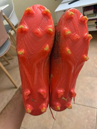 botas  de fútbol Puma Talla 48