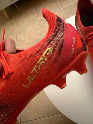 botas  de fútbol Puma Talla 48