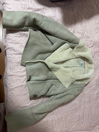 Cazadora sintética Bershka beige/gris