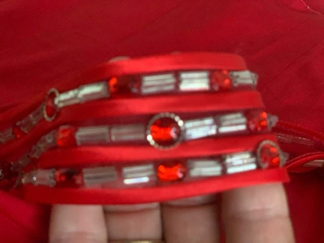 Vestido largo rojo con pedrería