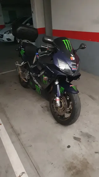 Honda CBR 600 F4i vendo o cambio  por algo más gra