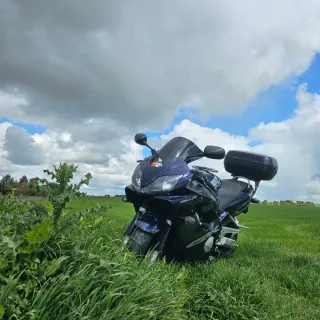 Honda CBR 600 F4i vendo o cambio  por algo más gra