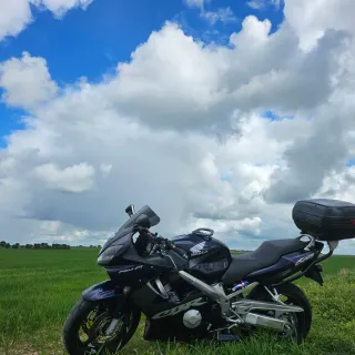 Honda CBR 600 F4i vendo o cambio  por algo más gra