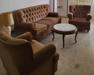 Sofá-cama y 2 sillones