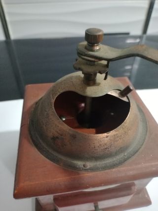 Molinillo de café vintage de madera