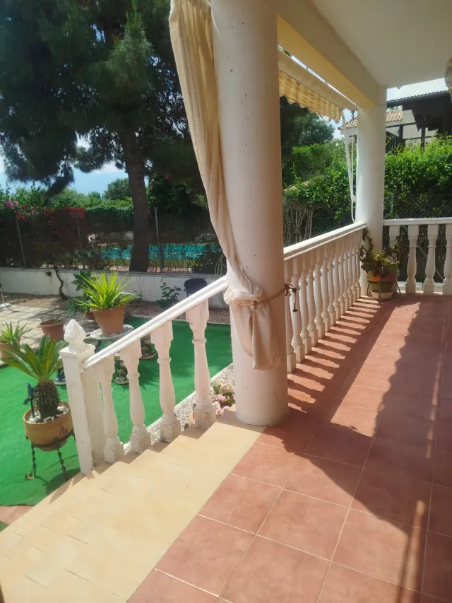 Casa de campo con jardín y barbacoa