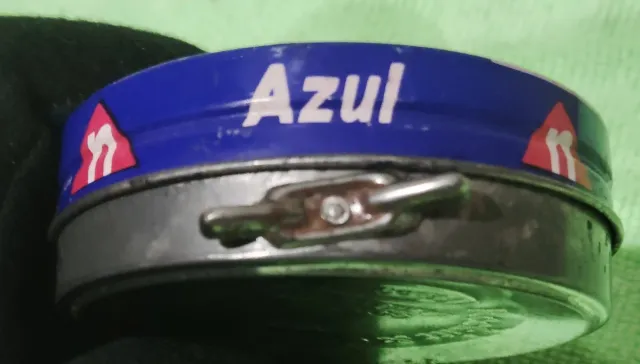 2 Latas Limpia Calzado Nugget Azul y negro.