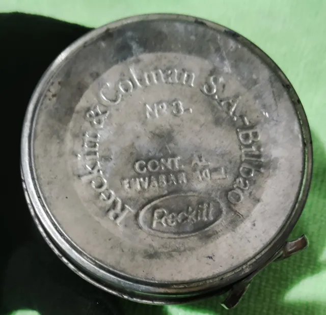 2 Latas Limpia Calzado Nugget Azul y negro.