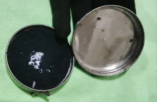 2 Latas Limpia Calzado Nugget Azul y negro.