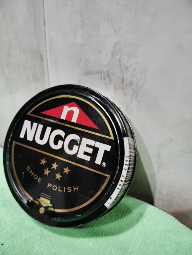 2 Latas Limpia Calzado Nugget Azul y negro.