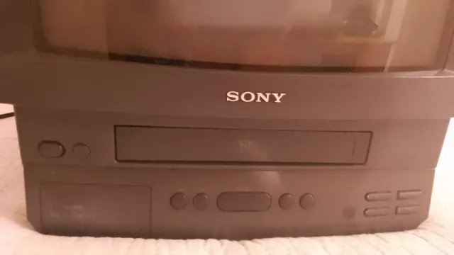 Televisor Sony Trinitron con reproductor VHS