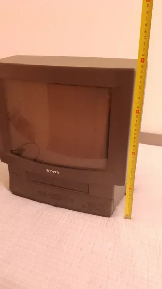 Televisor Sony Trinitron con reproductor VHS