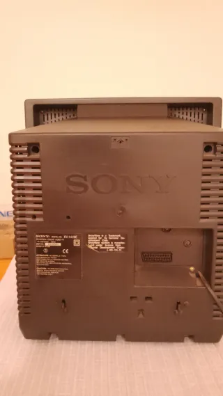 Televisor Sony Trinitron con reproductor VHS