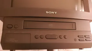 Televisor Sony Trinitron con reproductor VHS